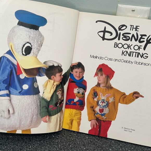 The Disney Book of Knitting by Coss & Robinson 1989 - Picture 6 of 9